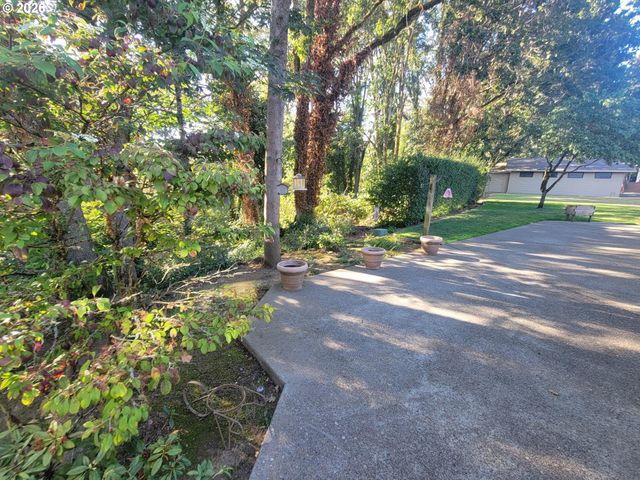 105 MADRONA Ct, St Helens, OR 97051