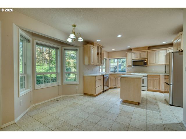 105 MADRONA Ct, St Helens, OR 97051