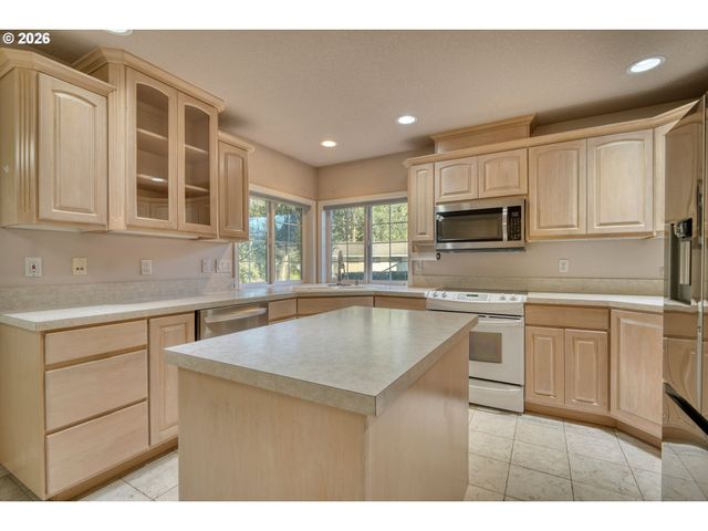 105 MADRONA Ct, St Helens, OR 97051