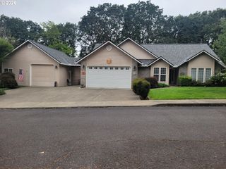 105 MADRONA Ct, St Helens, OR 97051