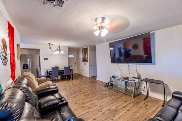 589 San Gabriel Ct, Manteca, CA 95336