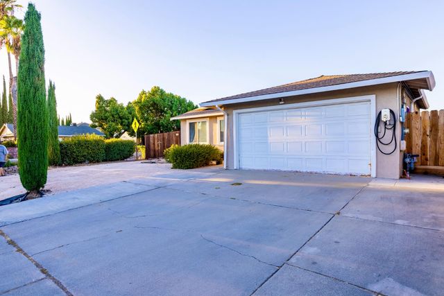 589 San Gabriel Ct, Manteca, CA 95336
