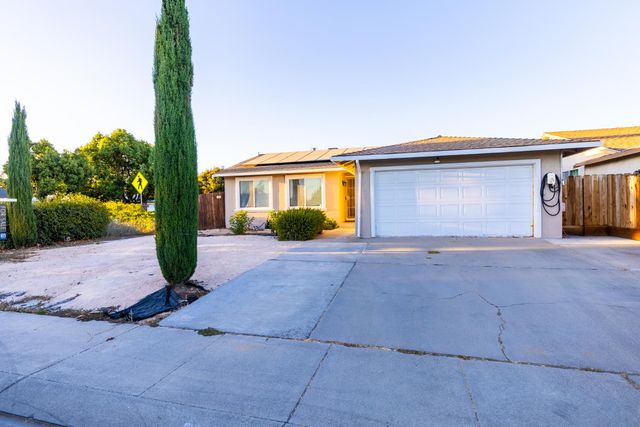 589 San Gabriel Ct, Manteca, CA 95336