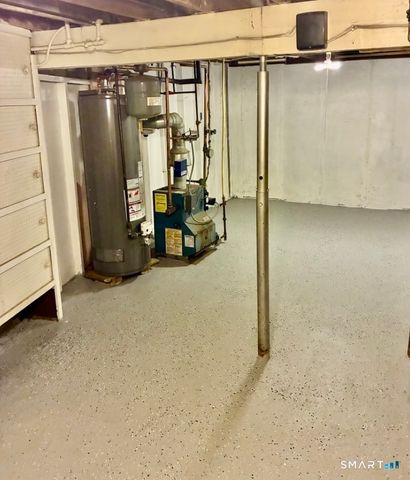 53 Hamden Avenue, Waterbury, CT 06704