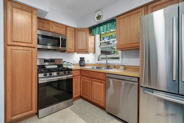 1407 Washington Street, Lake In The Hills, IL 60156