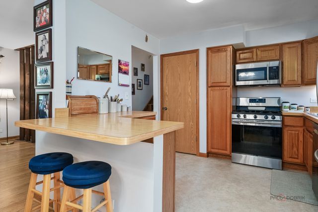 1407 Washington Street, Lake In The Hills, IL 60156