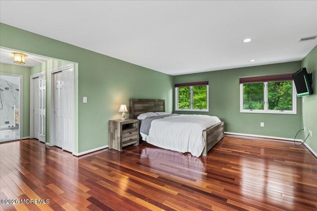 26 Ruset Lane, Farmingdale, NJ 07727