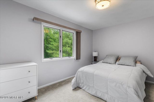 26 Ruset Lane, Farmingdale, NJ 07727