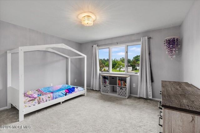 26 Ruset Lane, Farmingdale, NJ 07727