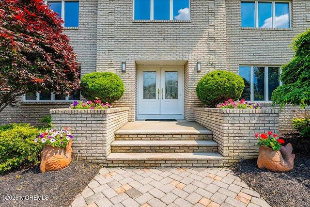 26 Ruset Lane, Farmingdale, NJ 07727