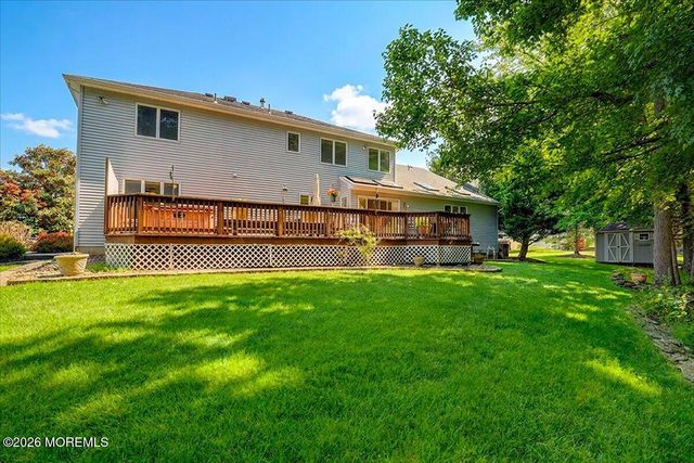 26 Ruset Lane, Farmingdale, NJ 07727