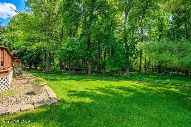 26 Ruset Lane, Farmingdale, NJ 07727