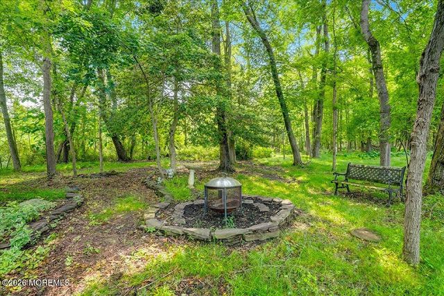 26 Ruset Lane, Farmingdale, NJ 07727