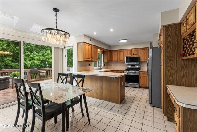 26 Ruset Lane, Farmingdale, NJ 07727