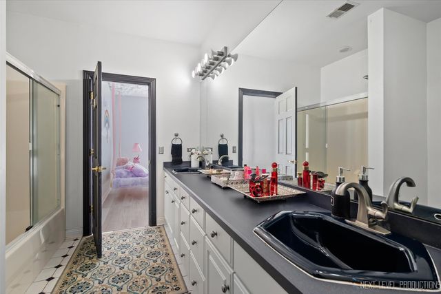 4206 Royal Fox Drive, St. Charles, IL 60174