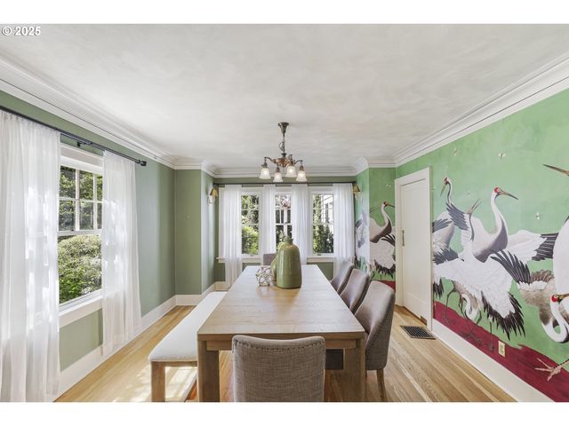 1805 Sw ELIZABETH St, Portland, OR 97201