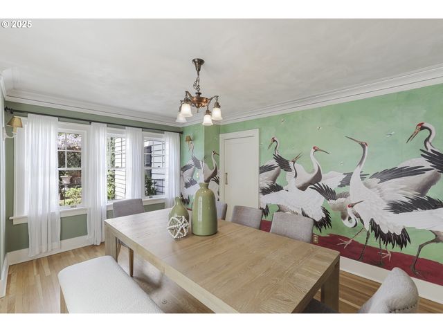 1805 Sw ELIZABETH St, Portland, OR 97201