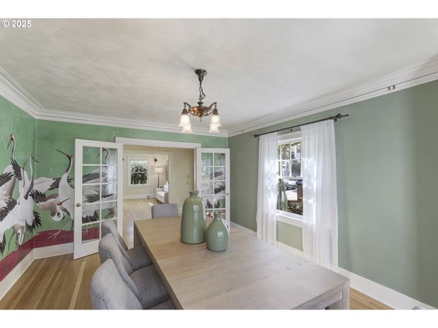 1805 Sw ELIZABETH St, Portland, OR 97201