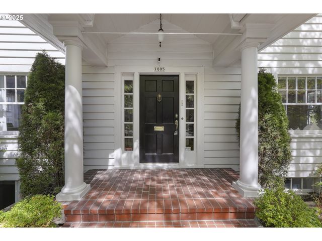 1805 Sw ELIZABETH St, Portland, OR 97201
