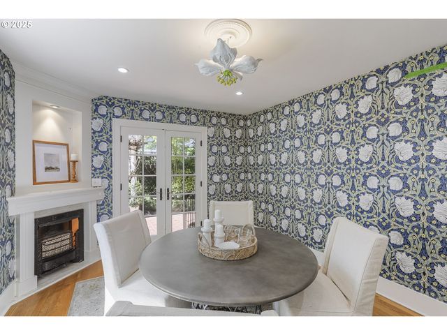 1805 Sw ELIZABETH St, Portland, OR 97201