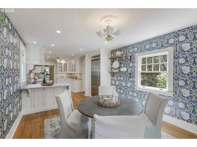 1805 Sw ELIZABETH St, Portland, OR 97201