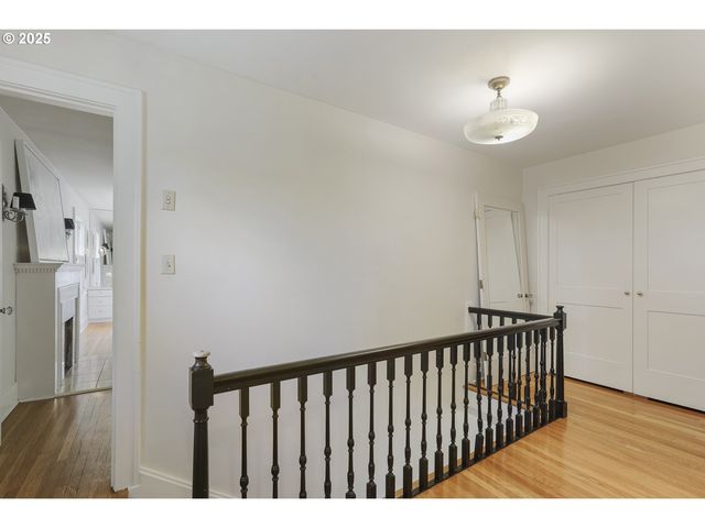 1805 Sw ELIZABETH St, Portland, OR 97201
