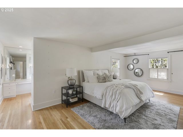 1805 Sw ELIZABETH St, Portland, OR 97201