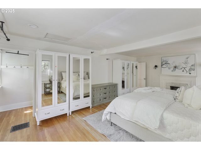 1805 Sw ELIZABETH St, Portland, OR 97201