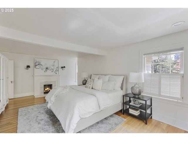 1805 Sw ELIZABETH St, Portland, OR 97201