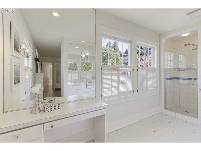 1805 Sw ELIZABETH St, Portland, OR 97201