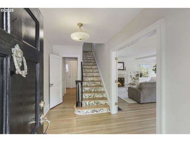 1805 Sw ELIZABETH St, Portland, OR 97201