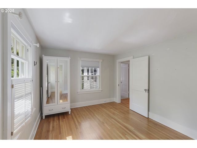 1805 Sw ELIZABETH St, Portland, OR 97201
