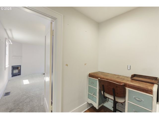 1805 Sw ELIZABETH St, Portland, OR 97201