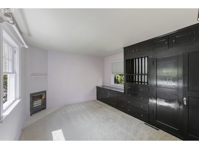 1805 Sw ELIZABETH St, Portland, OR 97201