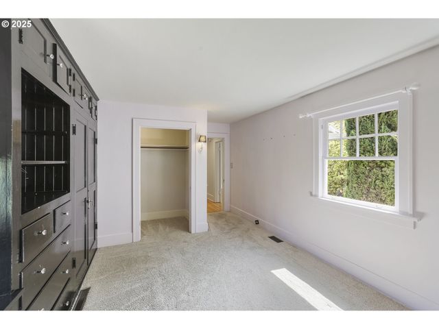 1805 Sw ELIZABETH St, Portland, OR 97201