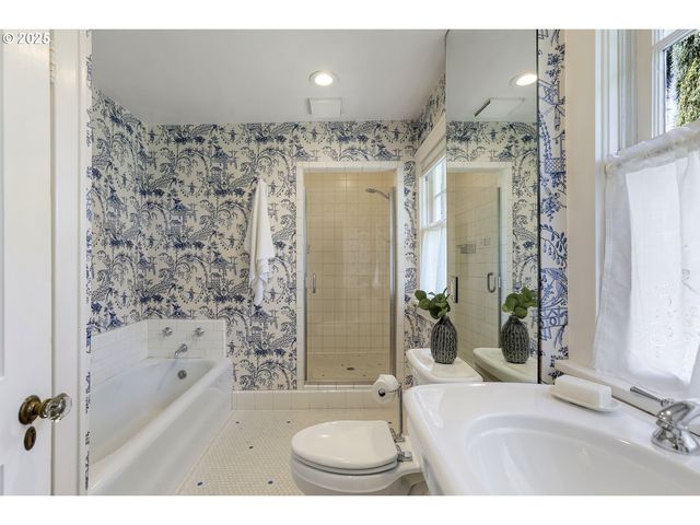 1805 Sw ELIZABETH St, Portland, OR 97201