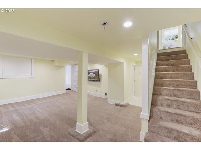 1805 Sw ELIZABETH St, Portland, OR 97201