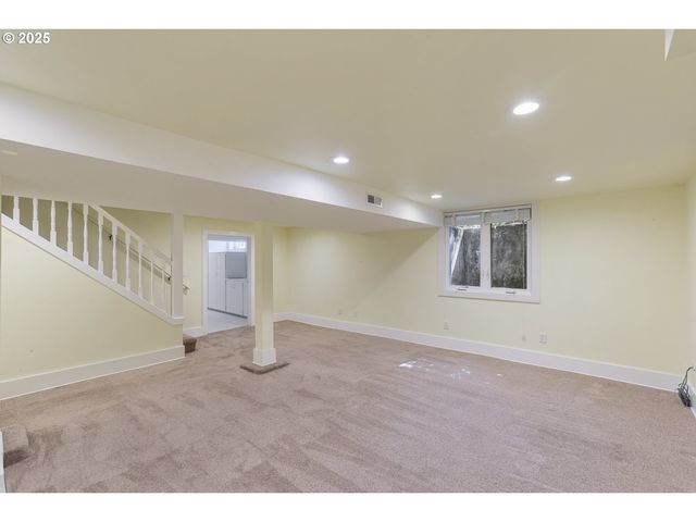 1805 Sw ELIZABETH St, Portland, OR 97201