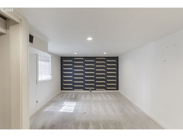 1805 Sw ELIZABETH St, Portland, OR 97201