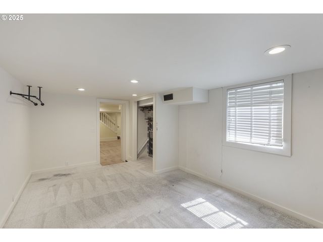 1805 Sw ELIZABETH St, Portland, OR 97201