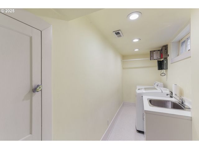 1805 Sw ELIZABETH St, Portland, OR 97201