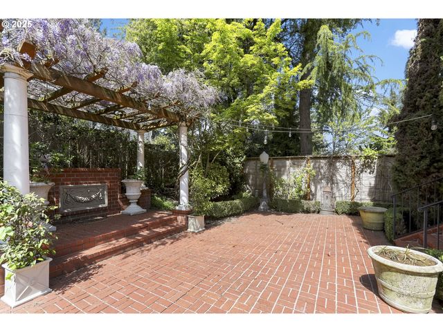 1805 Sw ELIZABETH St, Portland, OR 97201