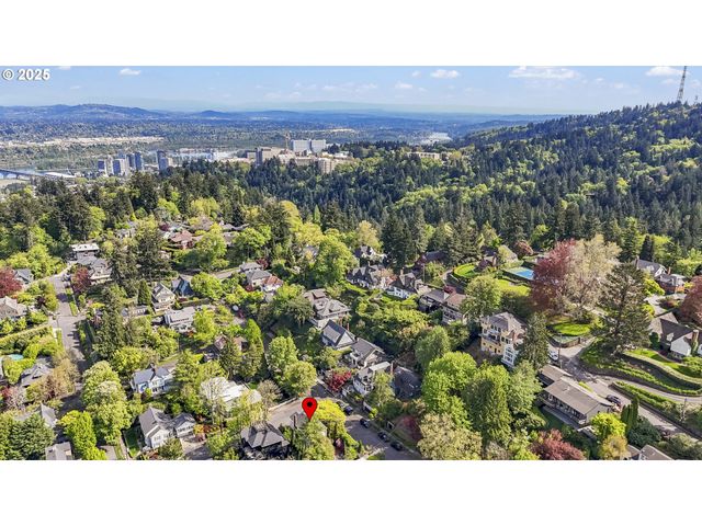1805 Sw ELIZABETH St, Portland, OR 97201