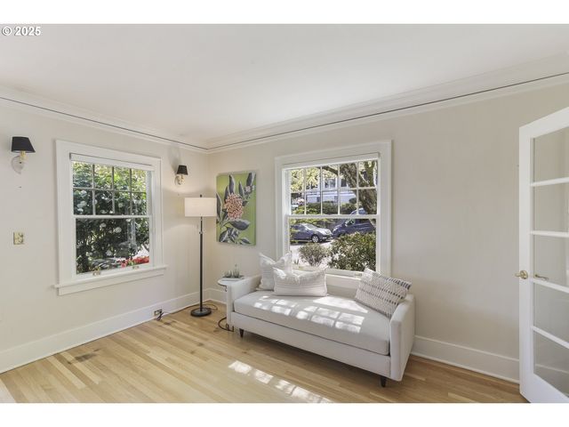 1805 Sw ELIZABETH St, Portland, OR 97201