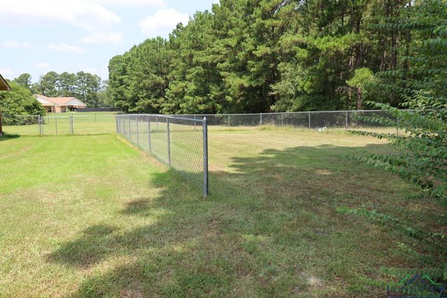 325 Roma, Waskom, TX 75692