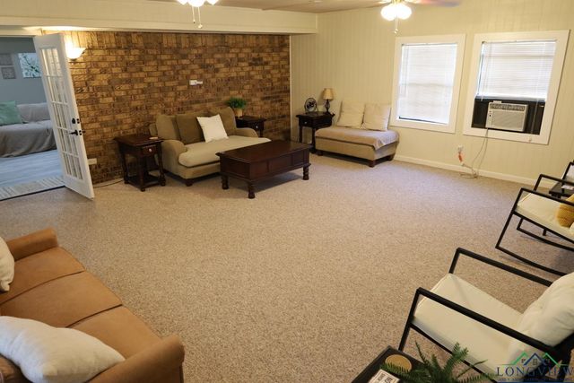 325 Roma, Waskom, TX 75692