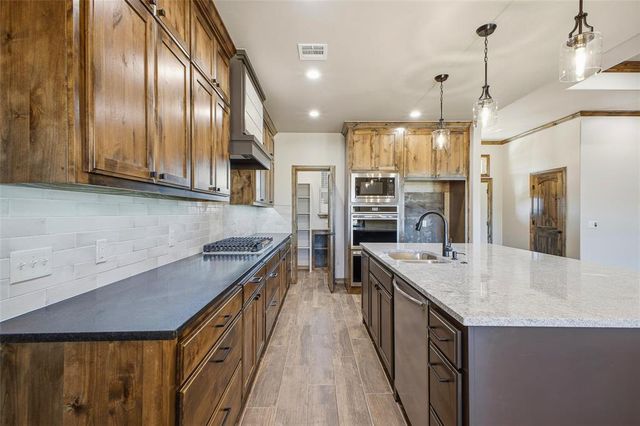 981 County Street 2984, Blanchard, OK 73010