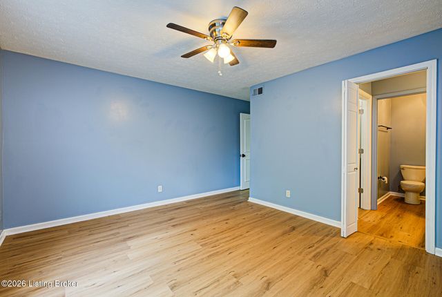 9321 Loch Lea Ln B, Louisville, KY 40291