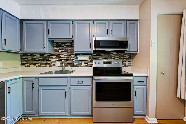 9321 Loch Lea Ln B, Louisville, KY 40291