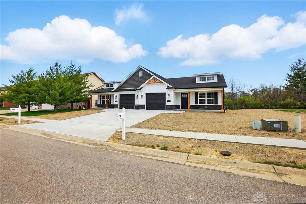 2061 Pine Forest Drive, Miamisburg, OH 45342